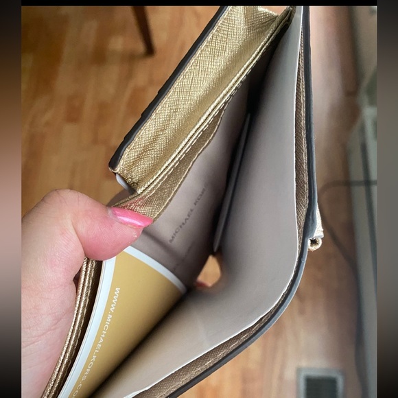 Michael Kors Metallic Gold wallet - Picture 9 of 9